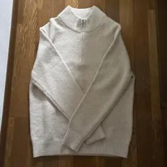 UNIQLOアイボリー ハイネックセーター