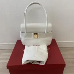 フェラガモ　型押しレザー ガンチーニ　ハンドバック