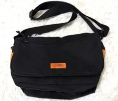 最終値下げ✨UNIVERSAL OVERALL✨ ブラック ショルダーバッグ