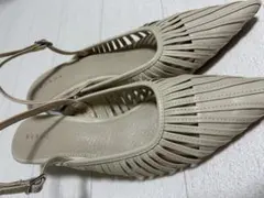 RANDA ベージュ ストラップ付きパンプス