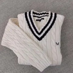 アイボリー ケーブルニット Vネックセーター