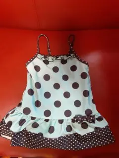 水色と黒の水玉模様の水着