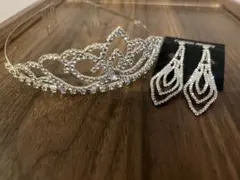 クリスタルティアラとイヤリングセット　ブライダル　ウェディング　結婚式