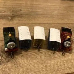 カプセルプラレール きかんしゃトーマス キラキラ　ラメ　ジェームス　パーシー貨車