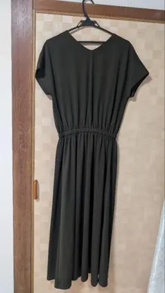 ダークグリーン Vネック 半袖ロングワンピース ベルト付き