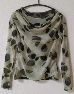 トップス長袖(伸縮性あり)