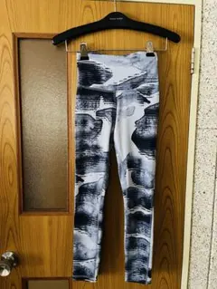 adidas ハイウエストレギンス 白黒パターン