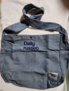 Daily russet シャンブレー調ロゴ入りショルダーバッグ