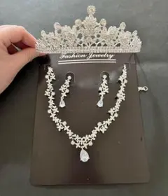 ブライダル ティアラ ピアス ネックレス　３点セット