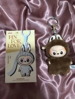 正規品 LABUBU PIN FOR LOVE イニシャルJ - メルカリ