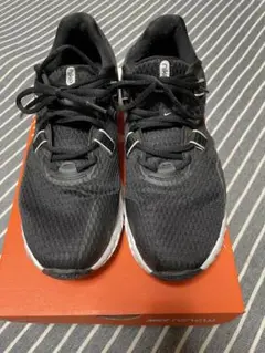 Nike Renew ブラック スニーカー