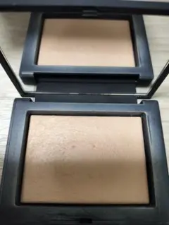 NARS ライトリフレクティングセッティングパウダー 0555 HOG