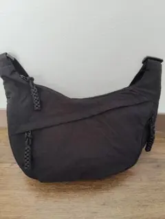 ナイロン軽量ショルダーバッグ