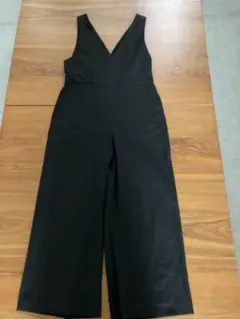 UNIQLO ユニクロ　オールインワン　ブラックワイドパンツのサムネイル