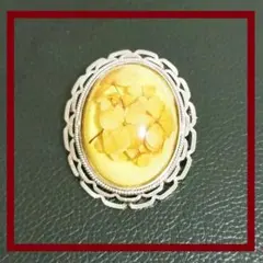 C03110925　【ヴィンテージ】昭和レトロ　花　ブローチ 黄色 水中花