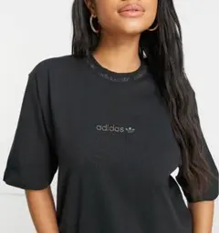 新品★adidas オーバサイズ 襟ロゴ Tシャツ