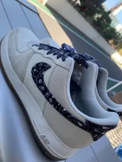 Nike Air Force 1 ホワイト/ベイジュ バンダナ柄 スニーカー 靴