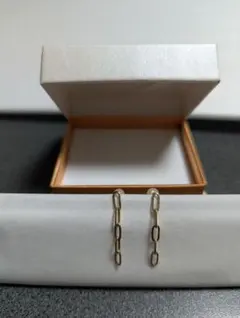 【K18】揺れ感が美しい上品ピアス　試着のみ