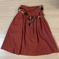 ブルーレーベルクレストブリッジ　膝下スカート