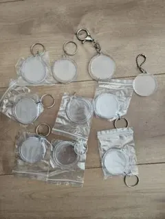 アクリル製円形キーホルダー10個セット