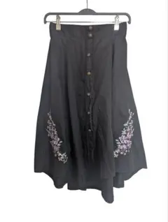 【最終値下げ】アクシーズファム　花刺繍　黒　ロングスカート