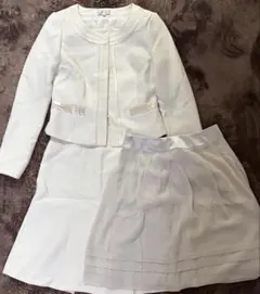 レディース　フォーマル　７号サイズ　ホワイトスーツ ジャケットとスカートのセット