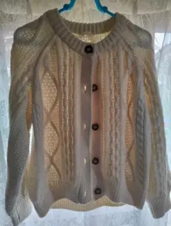 ホワイト ケーブルニット カーディガン