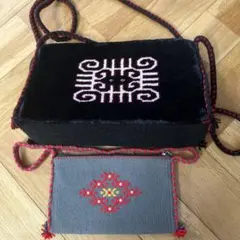 刺繍入り布製ポーチ・ショルダーストラップ付き