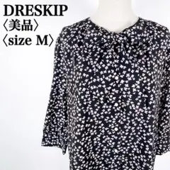 【美品】ドレスキップ　七分袖パールボタンボタニカル柄ボウタイリボンブラウス