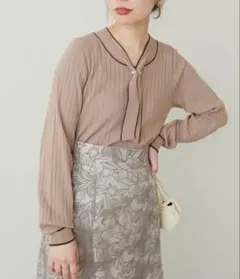 【美品】natural couture パール付きボウタイバイカラー ニット