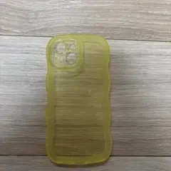 iPhone15イエローうねうねケース
