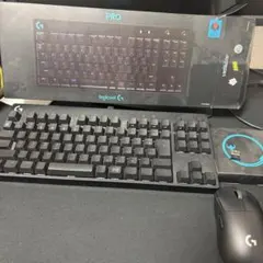 logicool PRO 赤軸キーボードとマウスセット箱付き