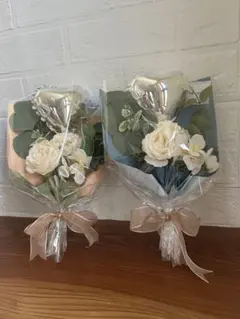 ホワイトグリーンの造花アレンジメント2束
