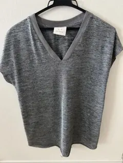 グレー Vネック 半袖Tシャツ
