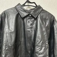 黒　レザーシャツ ボタン付き　レディース