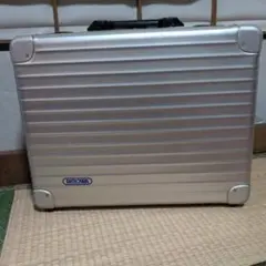 RIMOWA リモア　ビジネスバッグ高さ35㌢横45㌢厚み14㌢のサムネイル
