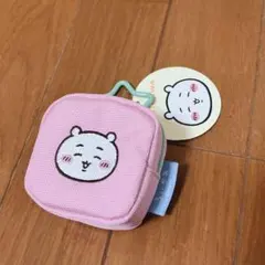 ちいかわ カラビナつき刺繍スクエアミニポーチ/ちいかわ