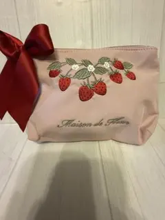 Maison de FLEUR メゾンドフルール いちご刺繍ポーチ