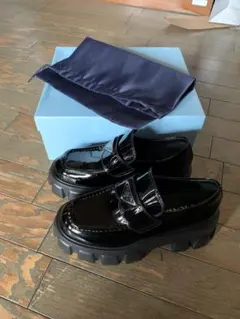 プラダ　ブラッシュドレザー　パテントレザー　モノリス　ローファー　37