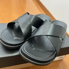 UGG ブラック クロスストラップ サンダルのサムネイル