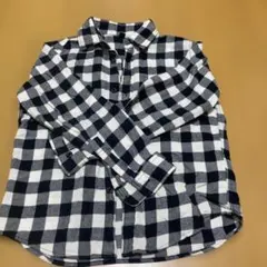 新品同様！ ユニクロ　黒　ホワイト　チェック柄長袖シャツ　130