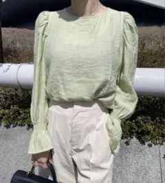 【美品】LASHIKU ブラウス volume sleeve blouseのサムネイル