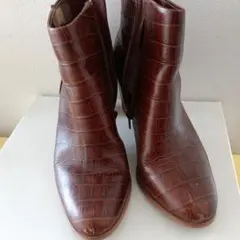 ブラウン クロコダイル風ブーツ 中ヒール