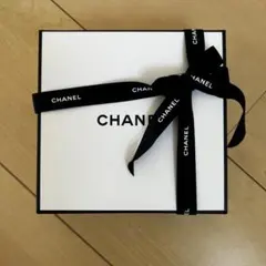 CHANEL ギフトボックス ホワイト リボン付