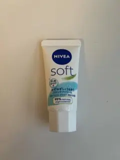【新品】NIVEA soft 95%天然成分 手•顔•からだ用のサムネイル
