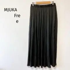 MJUKA ロングフレアスカート　ウエストゴム　光沢感　黒　ブラック　Freeのサムネイル