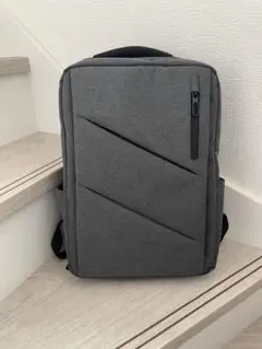 新品ビジネスリュック　バッグ　カバン　多機能　大容量　充電ポート付　撥水加工