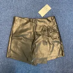 レザー風パンツスカート