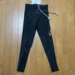 新品タグ付き　CW-Xレディースコンプレッションタイツ　Mサイズ　ブラック