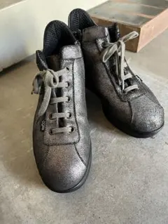 値下げしましたagile メタリックグレー ハイカットスニーカーのサムネイル